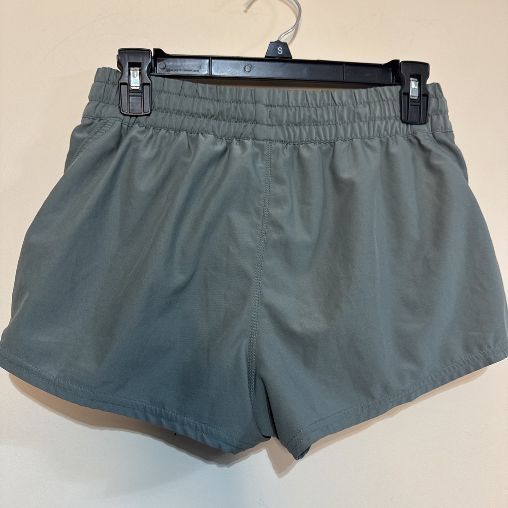Vuori Clementine 2.0 Women's No Size Tag Sage Green Lined Athletic S/M #064 - Picture 2 of 10